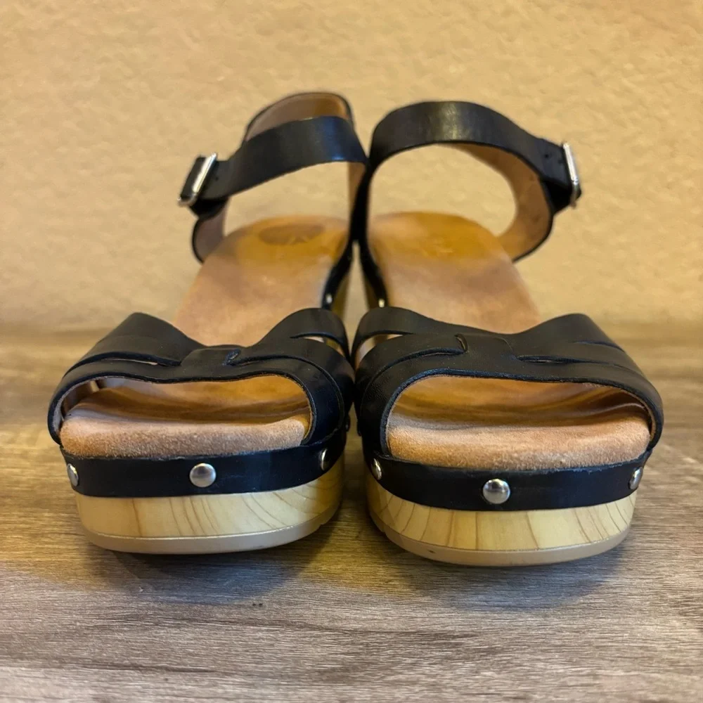 Clarks Ledella Trail Strappy Sandal Black Leather Upper
